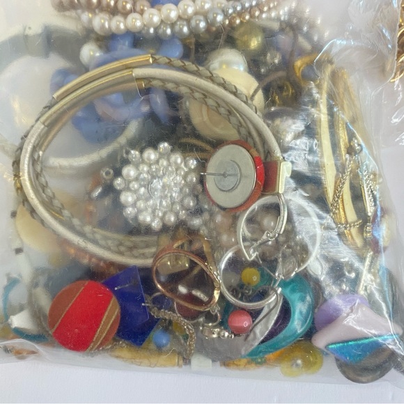 Jewelry Lot 1.6lb+ Mixed Vintage Modern Necklace Bracelet Craft Junk Jewelry - Picture 6 of 11